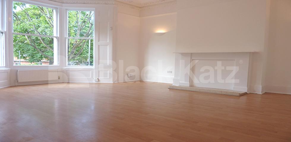 			HUGE ONE BED!, 1 Bedroom, 1 bath, 1 reception Flat			 Hilldrop Road, TUFNELL PARK N7